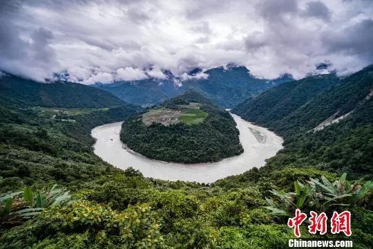 图为林芝市墨脱县果果塘大拐弯(资料图 何蓬磊 摄